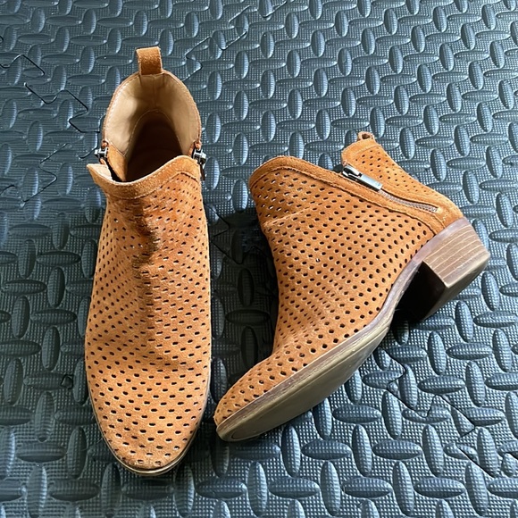 Lucky Booties - Picture 2 of 5